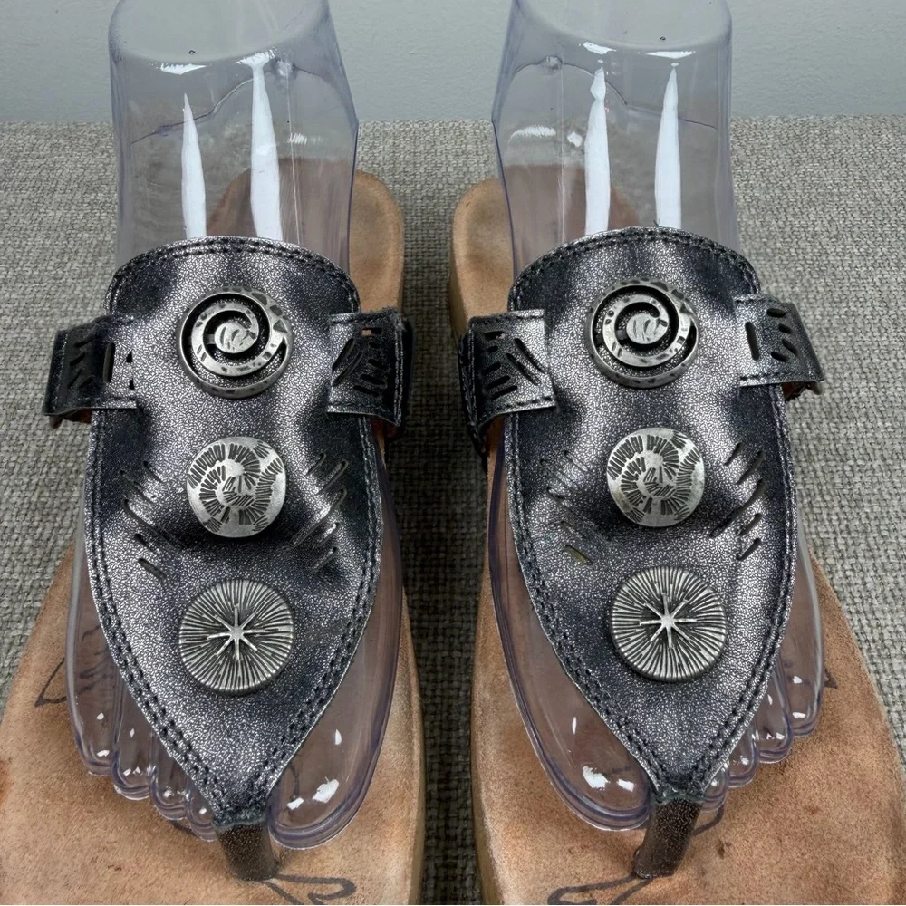 Josef Seibel Gray Silver Metallic Leather Thong Comfort Sandals Size 40 9.5
